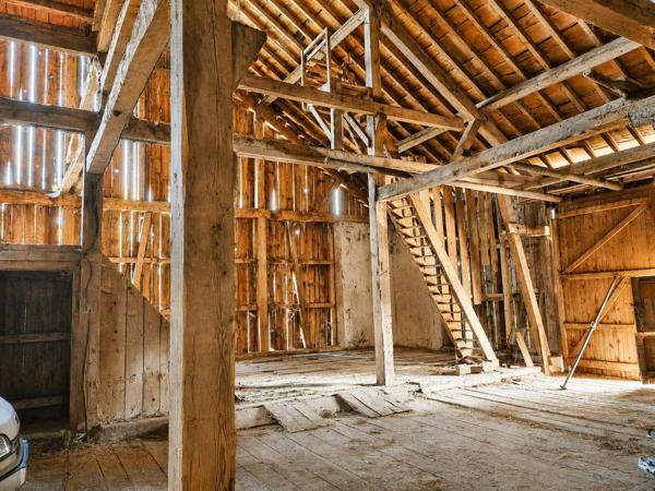 Ferme franc-comtoise 3 logements loués et surface brute aménageable