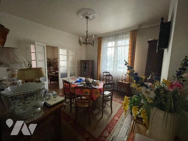 Charmante maison située en centre-ville.