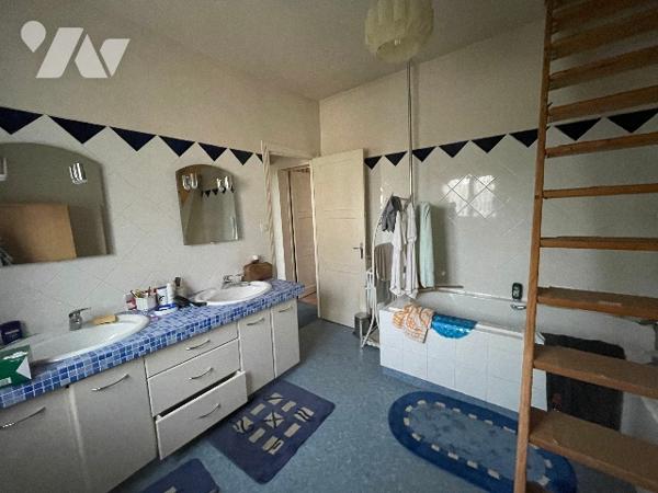 Charmante maison située en centre-ville.