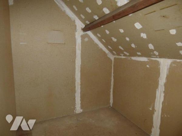 Maison de ville, comprenant :
Au rez-de-chaussée : cuisine, dégagement, garage, buanderie, WC
...