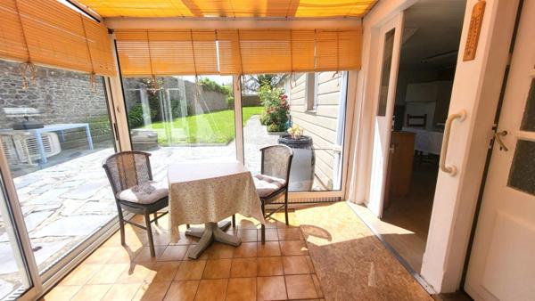 Grande maison familiale dans le centre de St Jouan des Guérets