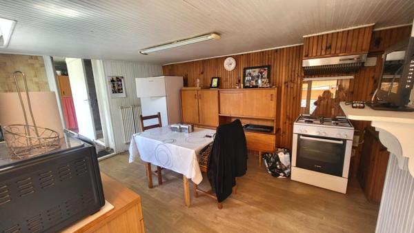 Grande maison familiale dans le centre de St Jouan des Guérets