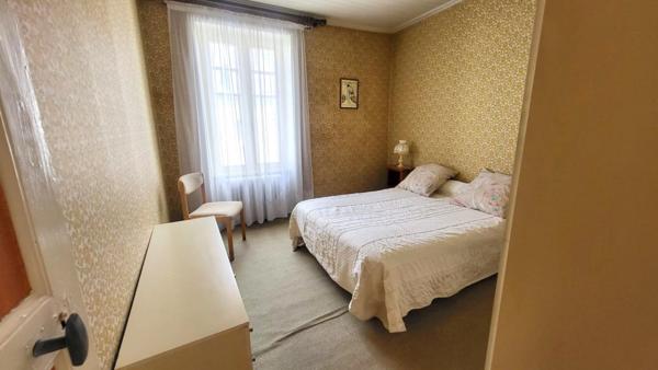 Grande maison familiale dans le centre de St Jouan des Guérets