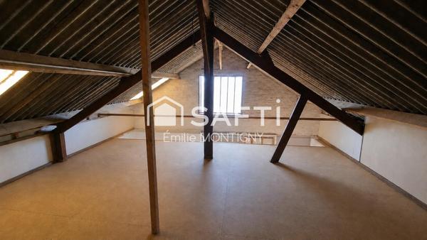 Bâtiment de 218m2 en deux niveaux - Possibilité d'acquérir 492m2