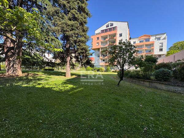 A vendre, centre ville de Périgueux (24000), superbe APPARTEMENT de 137 m2 avec TERRASSE et GARAGE