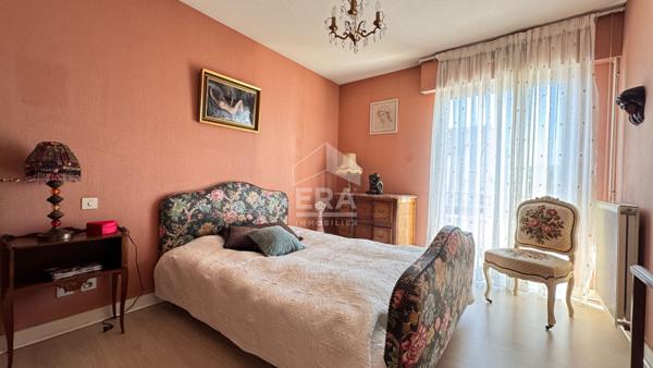 A vendre, centre ville de Périgueux (24000), superbe APPARTEMENT de 137 m2 avec TERRASSE et GARAGE