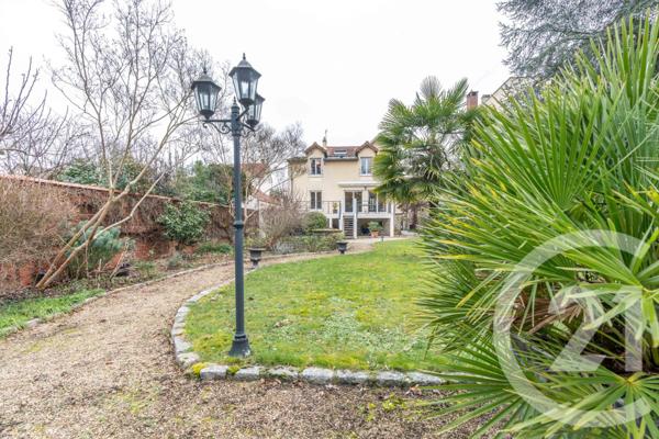 Maison à vendre  8 pièces - 217,87 m2 ST MAUR DES FOSSES - 94