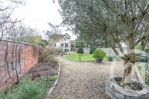 Maison à vendre  8 pièces - 217,87 m2 ST MAUR DES FOSSES - 94