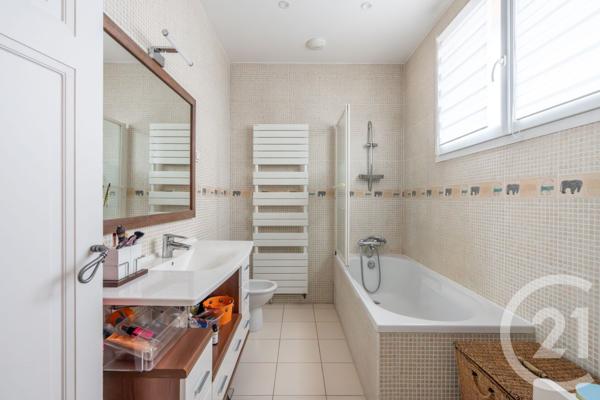 Maison à vendre  8 pièces - 217,87 m2 ST MAUR DES FOSSES - 94