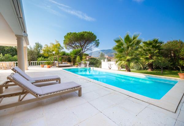 Villa La Roquette Sur Siagne 7 pièces 200 m2