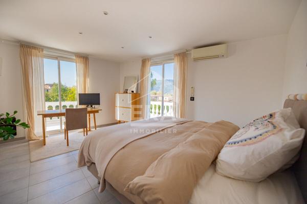 Villa La Roquette Sur Siagne 7 pièces 200 m2