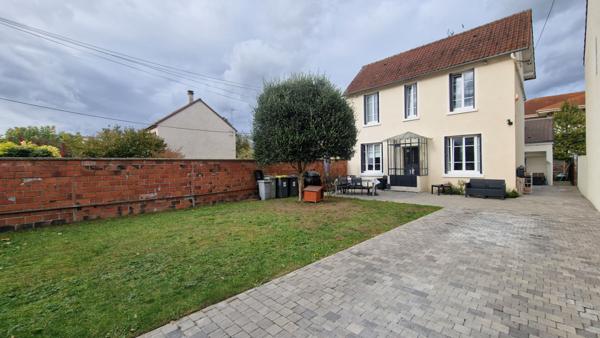 Maison à Mantes La Jolie de 4 chambres et 380m² de terrain environ