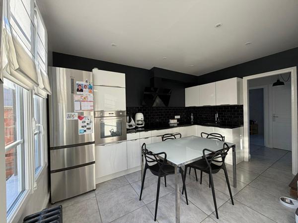 Maison à Mantes La Jolie de 4 chambres et 380m² de terrain environ