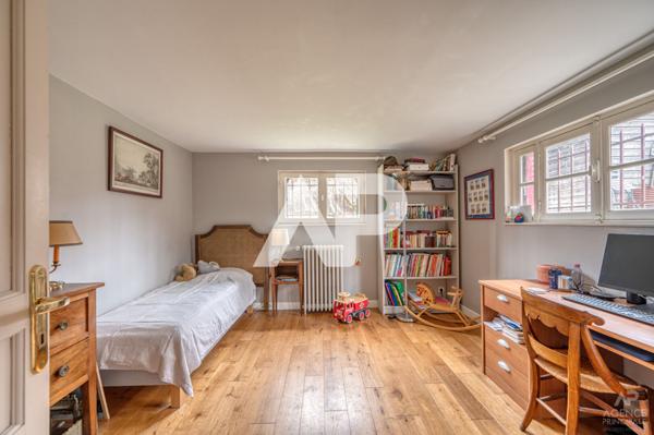 Maison Rueil Malmaison 6 pièce(s) 150m2 €885 000 ** - Référence 19901