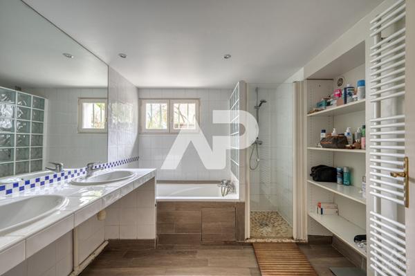 Maison Rueil Malmaison 6 pièce(s) 150m2 €885 000 ** - Référence 19901
