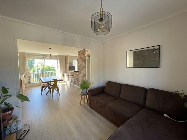 A LOUER - APPARTEMENT MEUBLE DE TYPE 3 - BALCON - TRAVERSANT