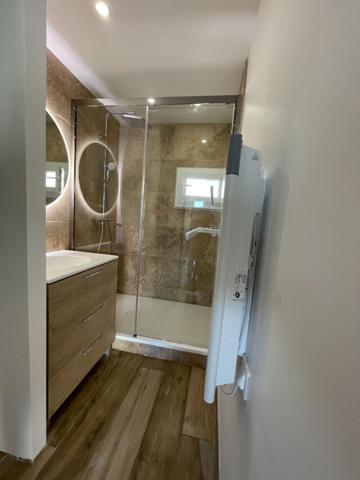 A LOUER - APPARTEMENT MEUBLE DE TYPE 3 - BALCON - TRAVERSANT