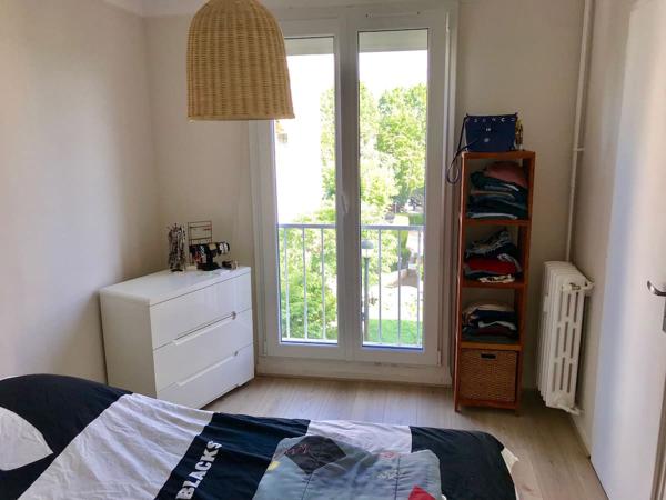 A LOUER - APPARTEMENT MEUBLE DE TYPE 3 - BALCON - TRAVERSANT