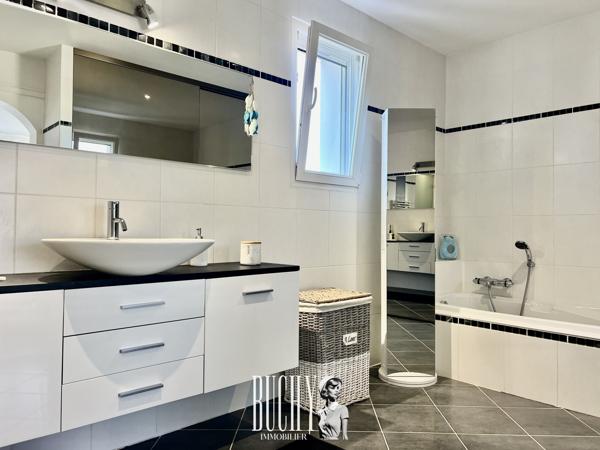 Maison 5 pièce(s) 4 chambre(s) 214 m²