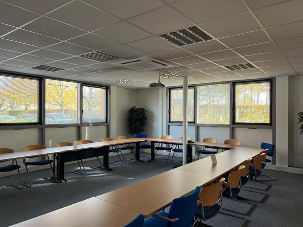 Bureaux à vendre à Villepinte 800 m² environnement paysager arboré