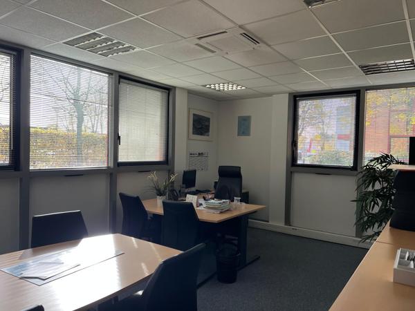 Bureaux à vendre à Villepinte 800 m² environnement paysager arboré