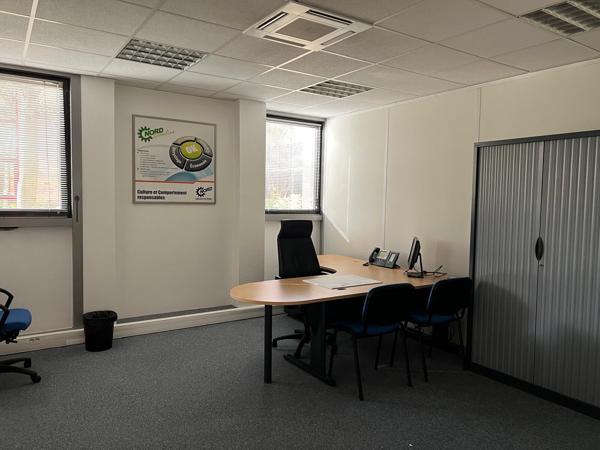 Bureaux à vendre à Villepinte 800 m² environnement paysager arboré