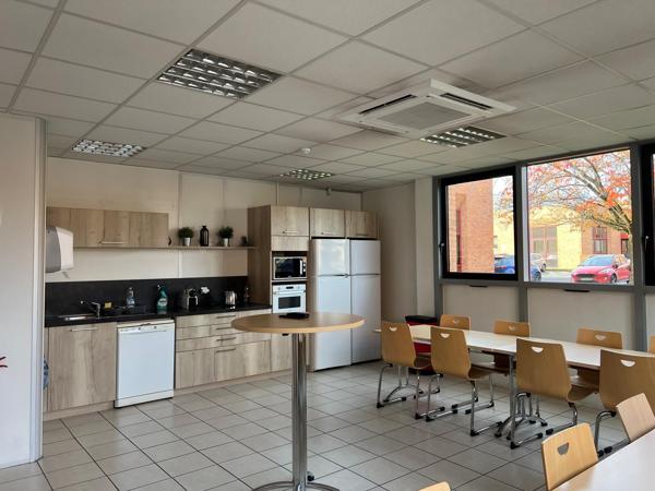 Bureaux à vendre à Villepinte 800 m² environnement paysager arboré