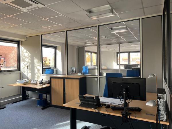 Bureaux à vendre à Villepinte 800 m² environnement paysager arboré