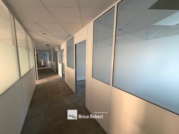 Location bureaux lumineux Lyon 9eme immeuble indépendant accès direct