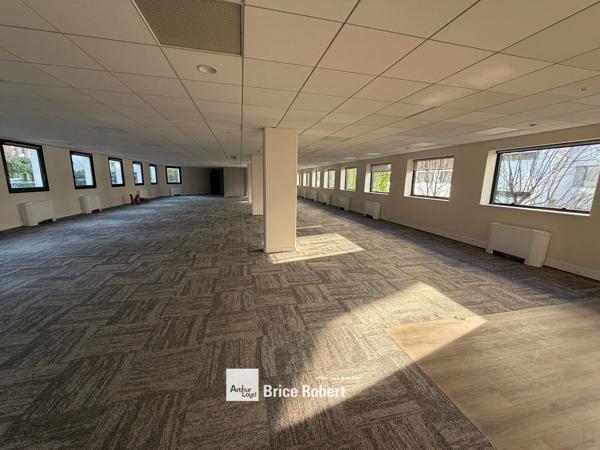 Location bureaux lumineux Lyon 9eme immeuble indépendant accès direct