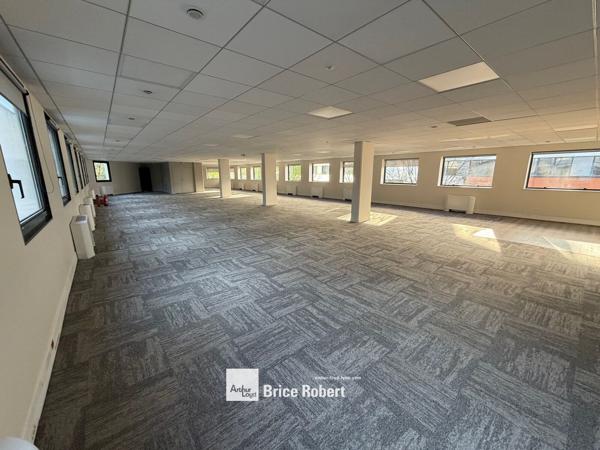 Location bureaux lumineux Lyon 9eme immeuble indépendant accès direct