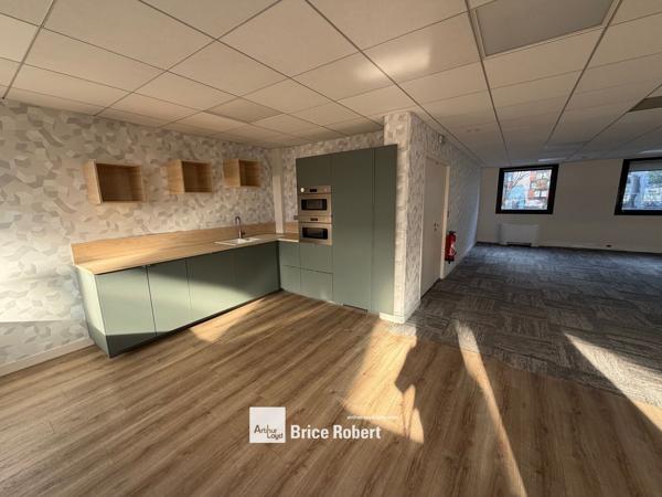 Location bureaux lumineux Lyon 9eme immeuble indépendant accès direct