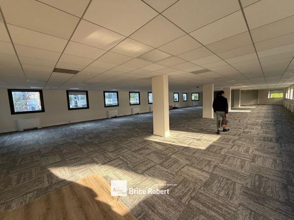 Location bureaux lumineux Lyon 9eme immeuble indépendant accès direct