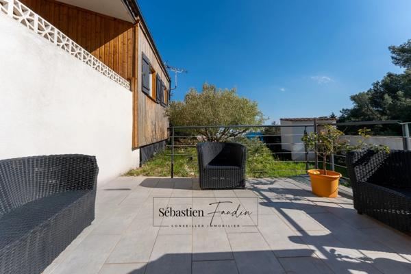 Maison à vendre 4 pièces LE CASTELLET (83) - Maison type chalet - Résidence sécurisée avec piscine - Terrasses