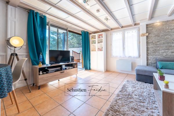 Maison à vendre 4 pièces LE CASTELLET (83) - Maison type chalet - Résidence sécurisée avec piscine - Terrasses