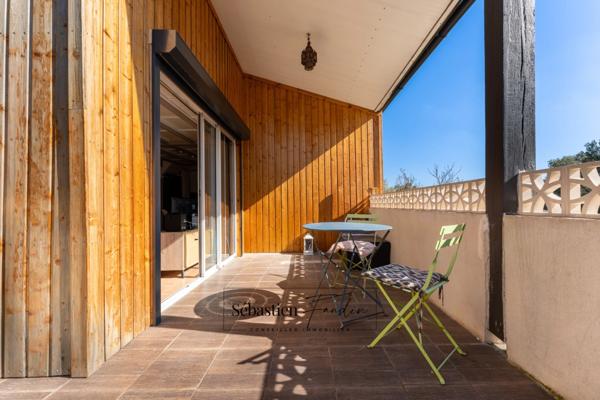 Maison à vendre 4 pièces LE CASTELLET (83) - Maison type chalet - Résidence sécurisée avec piscine - Terrasses
