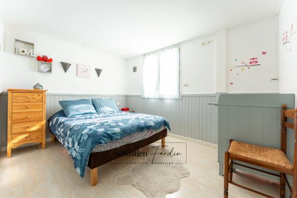 Maison à vendre 4 pièces LE CASTELLET (83) - Maison type chalet - Résidence sécurisée avec piscine - Terrasses