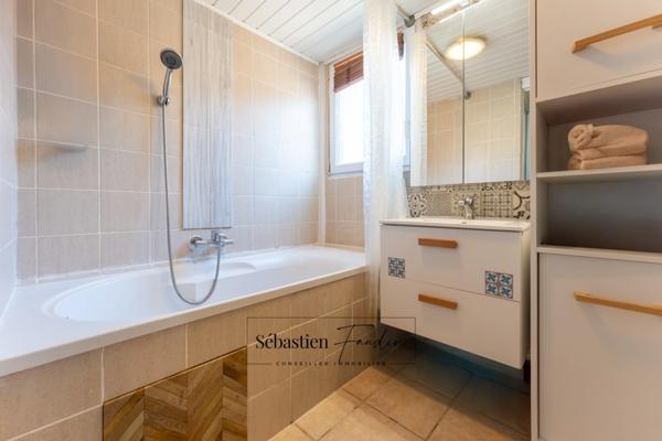 Maison à vendre 4 pièces LE CASTELLET (83) - Maison type chalet - Résidence sécurisée avec piscine - Terrasses