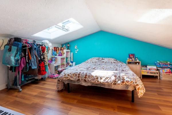 Maison à vendre 4 pièces LE CASTELLET (83) - Maison type chalet - Résidence sécurisée avec piscine - Terrasses