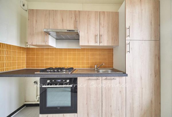 Appartement T3 rénové de 70 m² avec balcon fermé et vue dégagée - Nîmes centre