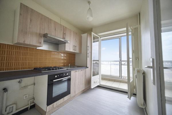 Appartement T3 rénové de 70 m² avec balcon fermé et vue dégagée - Nîmes centre