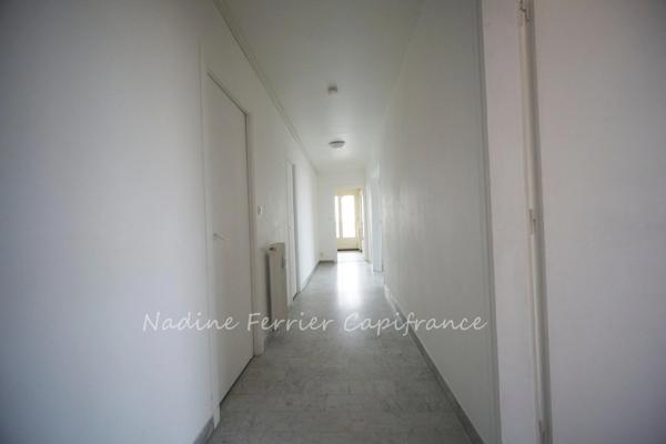 Appartement T3 rénové de 70 m² avec balcon fermé et vue dégagée - Nîmes centre