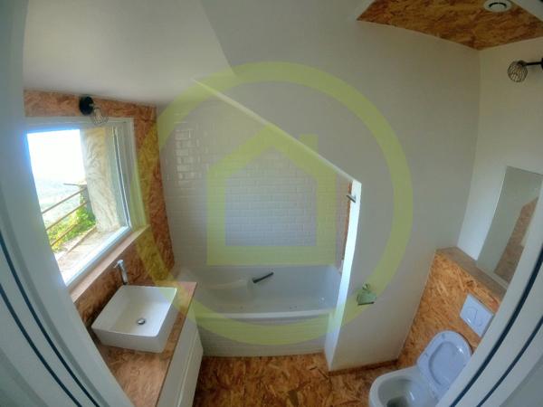 Appartement en rez-de-jardin à GATTIERES (06510)