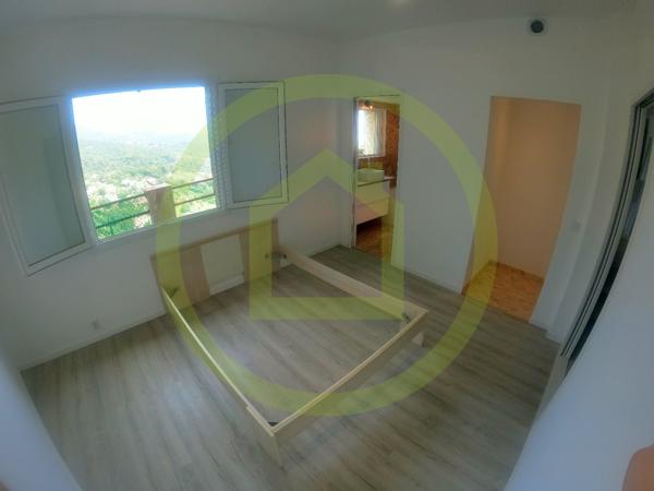 Appartement en rez-de-jardin à GATTIERES (06510)