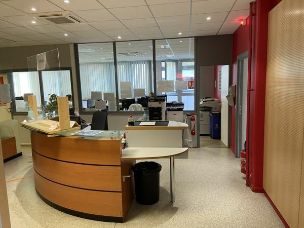 BUREAUX à VENDRE de 638 m²