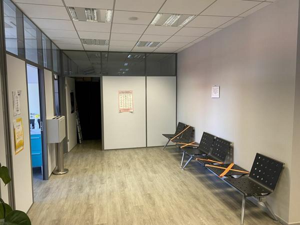 BUREAUX à VENDRE de 638 m²