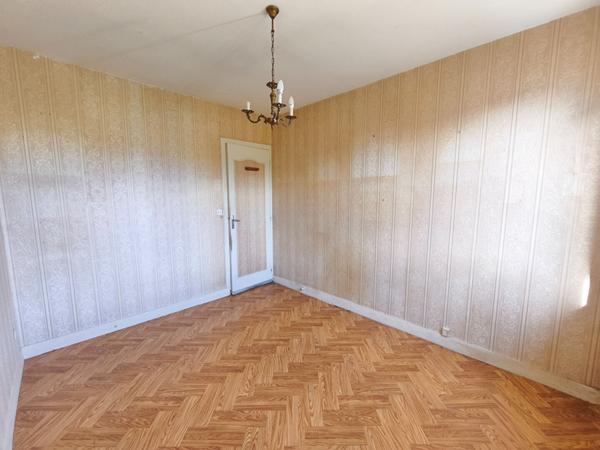 Pavillon sur sous-sol, Marzy 2 chambres, quartier résidentiel, 10 minutes Nevers