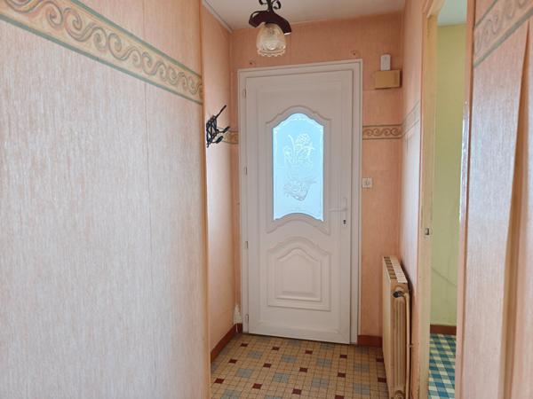 Pavillon sur sous-sol, Marzy 2 chambres, quartier résidentiel, 10 minutes Nevers