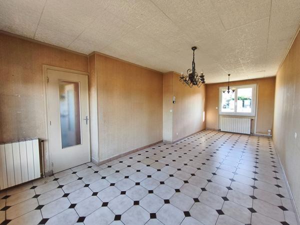 Pavillon sur sous-sol, Marzy 2 chambres, quartier résidentiel, 10 minutes Nevers