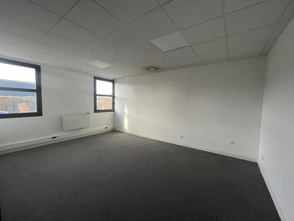 A LOUER - BUREAUX - 86 M2 - SAINT-QUENTIN